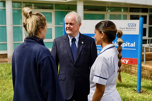 Clive Jones speaking to healthcare workers at Royal Berkshire Hospital